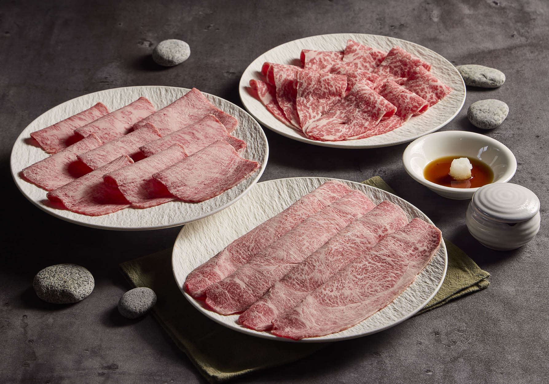 【台中火鍋餐廳推薦】冬天暖心必吃：日本和牛與割烹鍋物家庭聚會、朋友聚餐、生日慶祝首選｜山里見月割烹鍋物